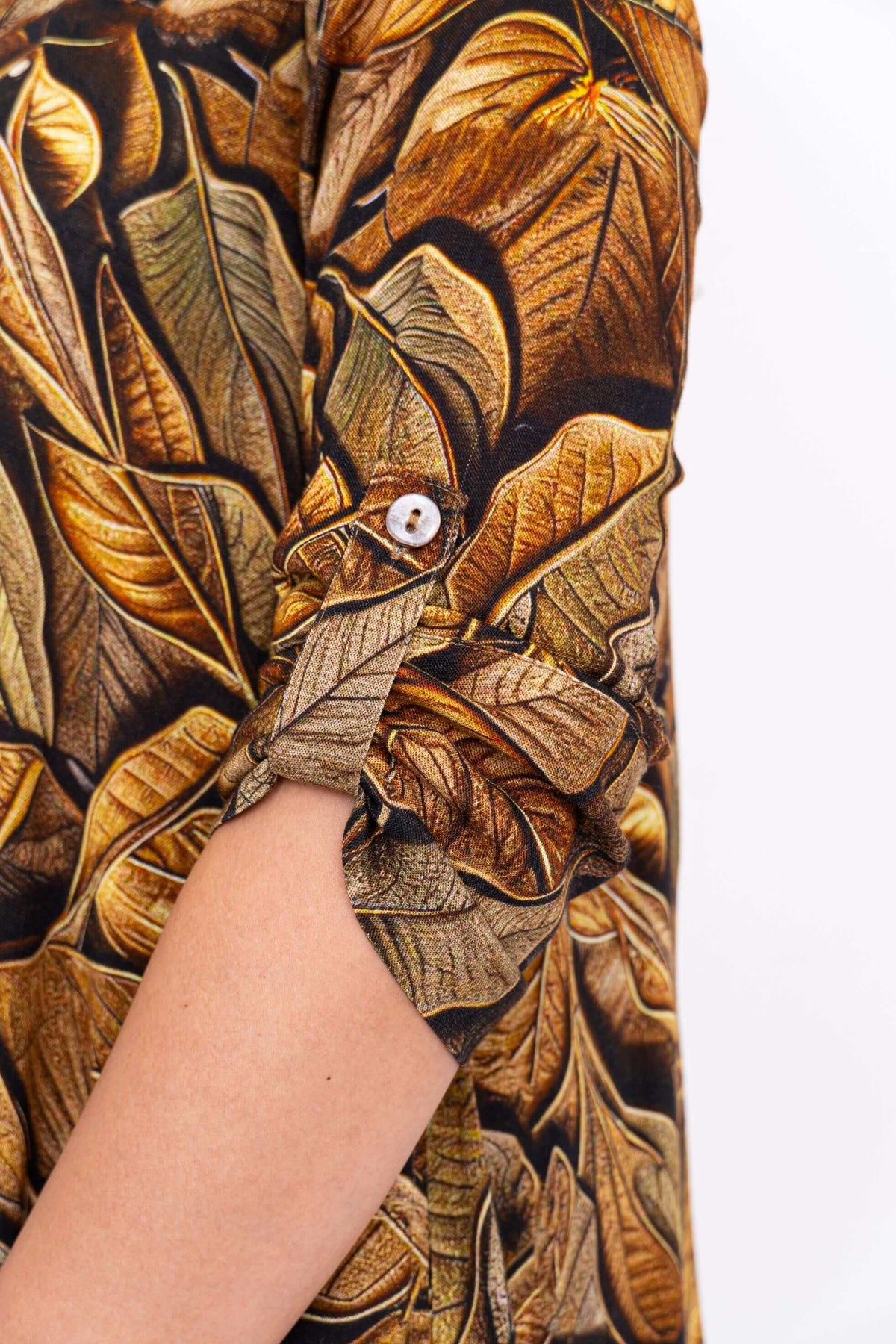 Close-up of 3/4 tabbed cuff with button on leaf print bamboo linen tunic