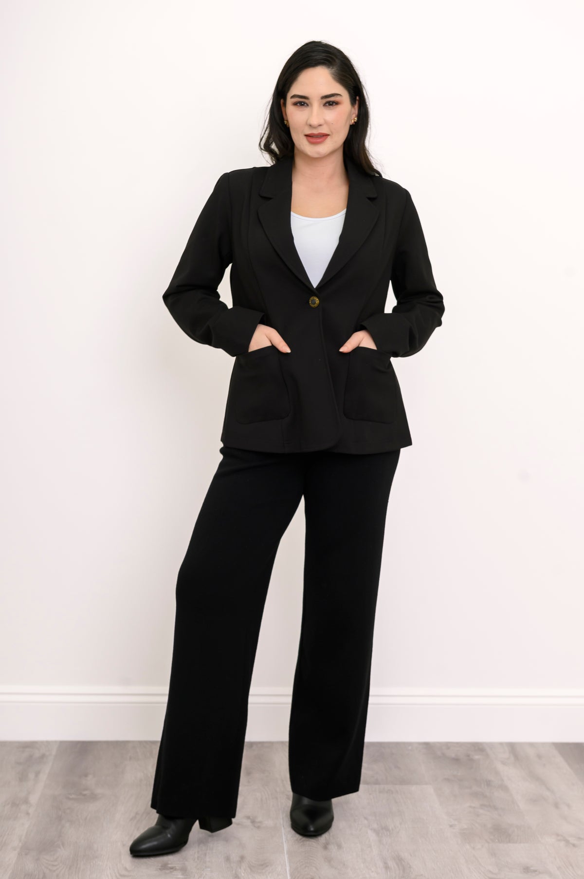 Anders Blazer, Noir, Modal