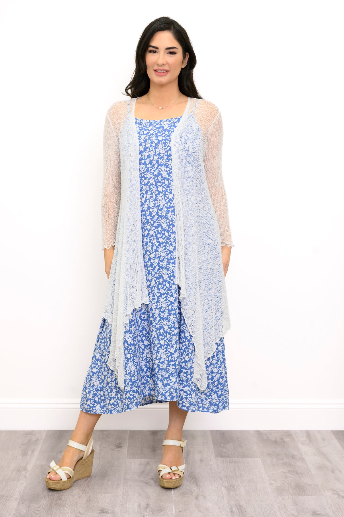 Robe de plage, Fleur blanche