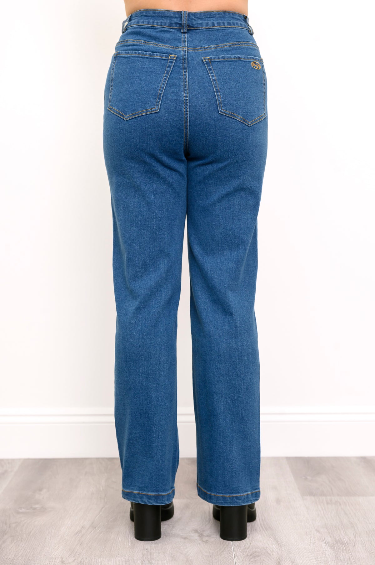 Blue Sky Jeans, Coupe Droite Courte