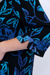 Detail of notched cuff on 3/4 sleeve of Evelyn Top lagoon floral print