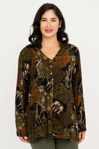 Front view of model wearing Shirley Batik Art print long sleeve top