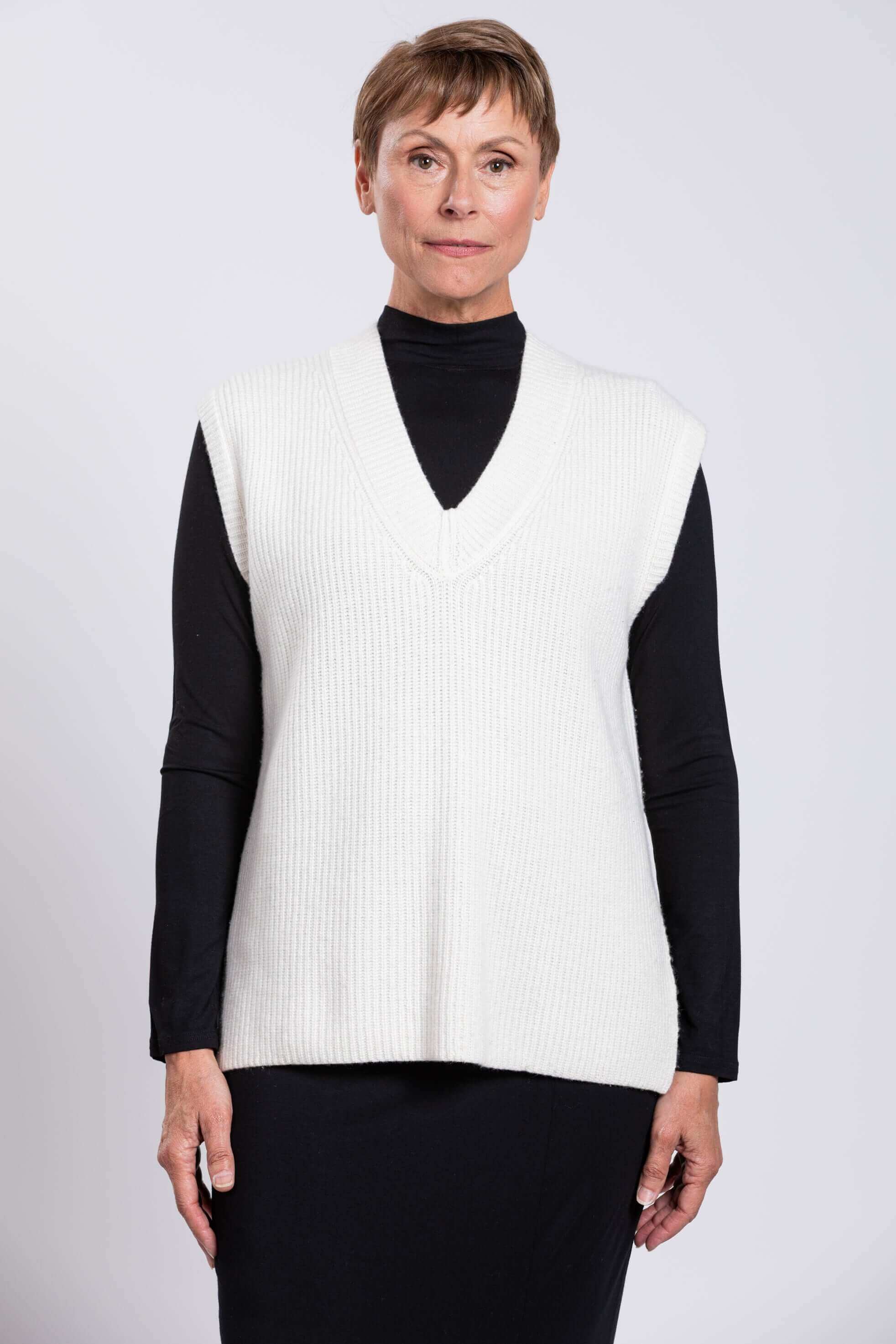 Laura Vest, Creamy White, Wool Cashmere – LTD CAD Retail Blue Sky