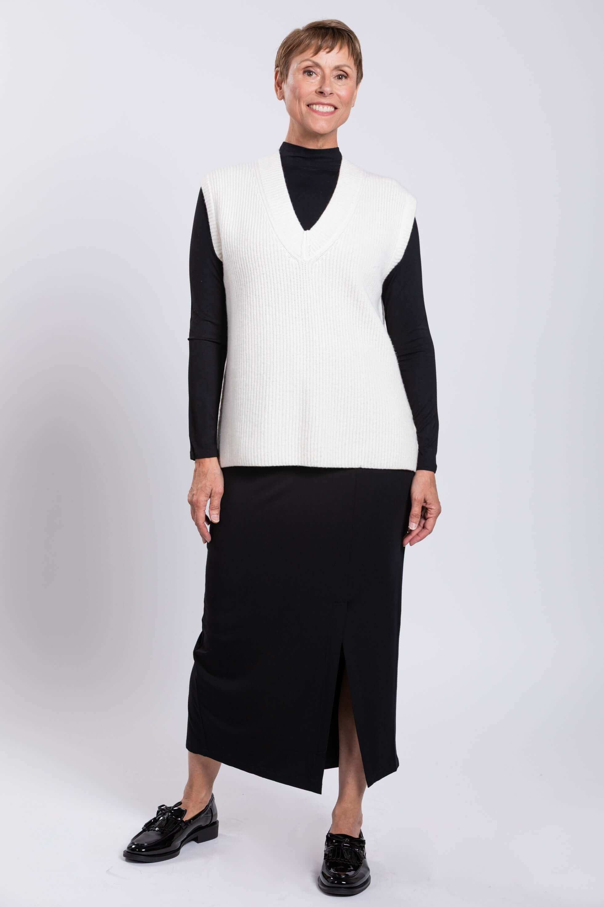 Laura Vest, Creamy White, Wool Cashmere – LTD CAD Retail Blue Sky