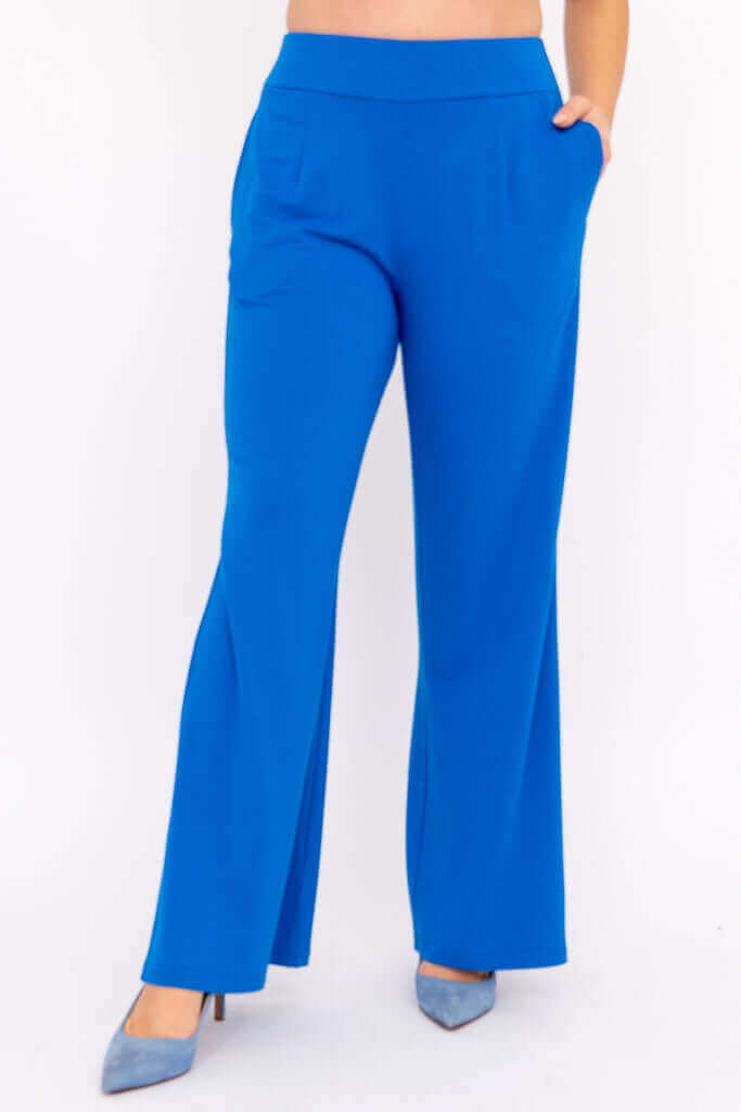 Jondo wide leg pants in cobalt blue with angled front view and side pockets
