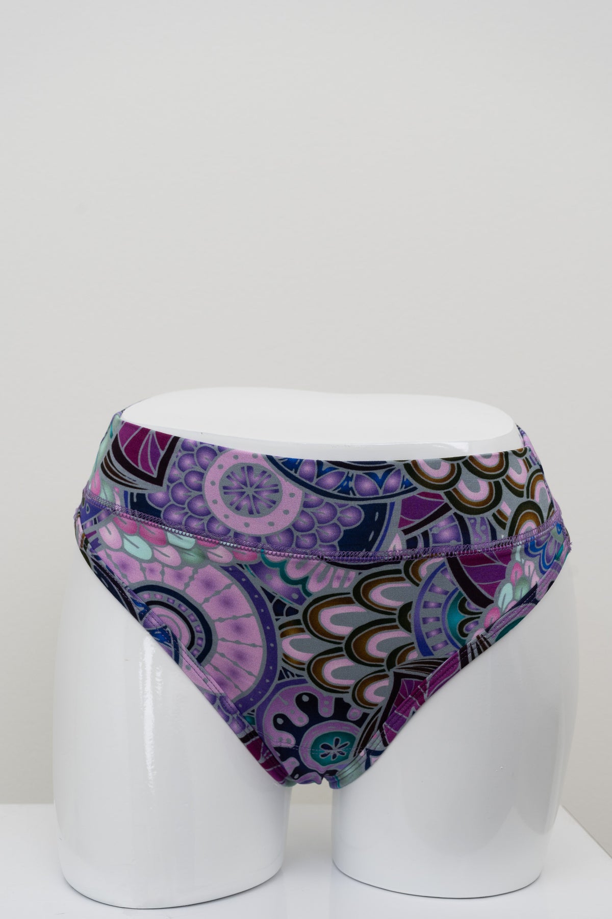 La Thong, Royale Peacock, Bamboo