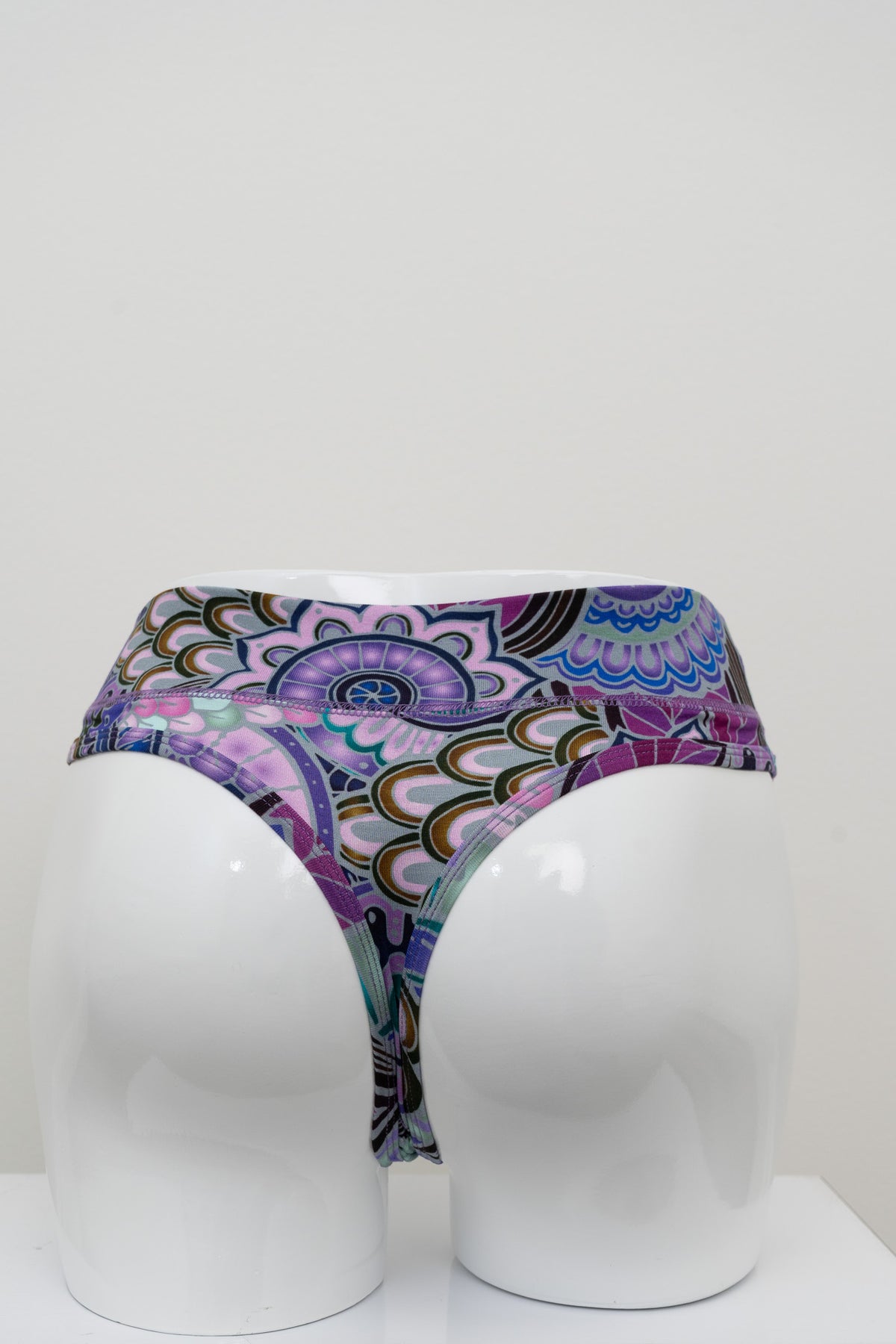 La Thong, Royale Peacock, Bamboo