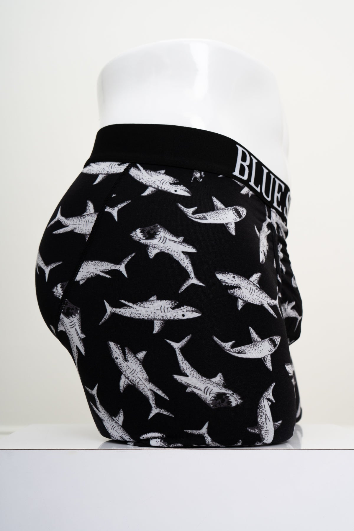 Middle Man, Black Shark, Bamboo