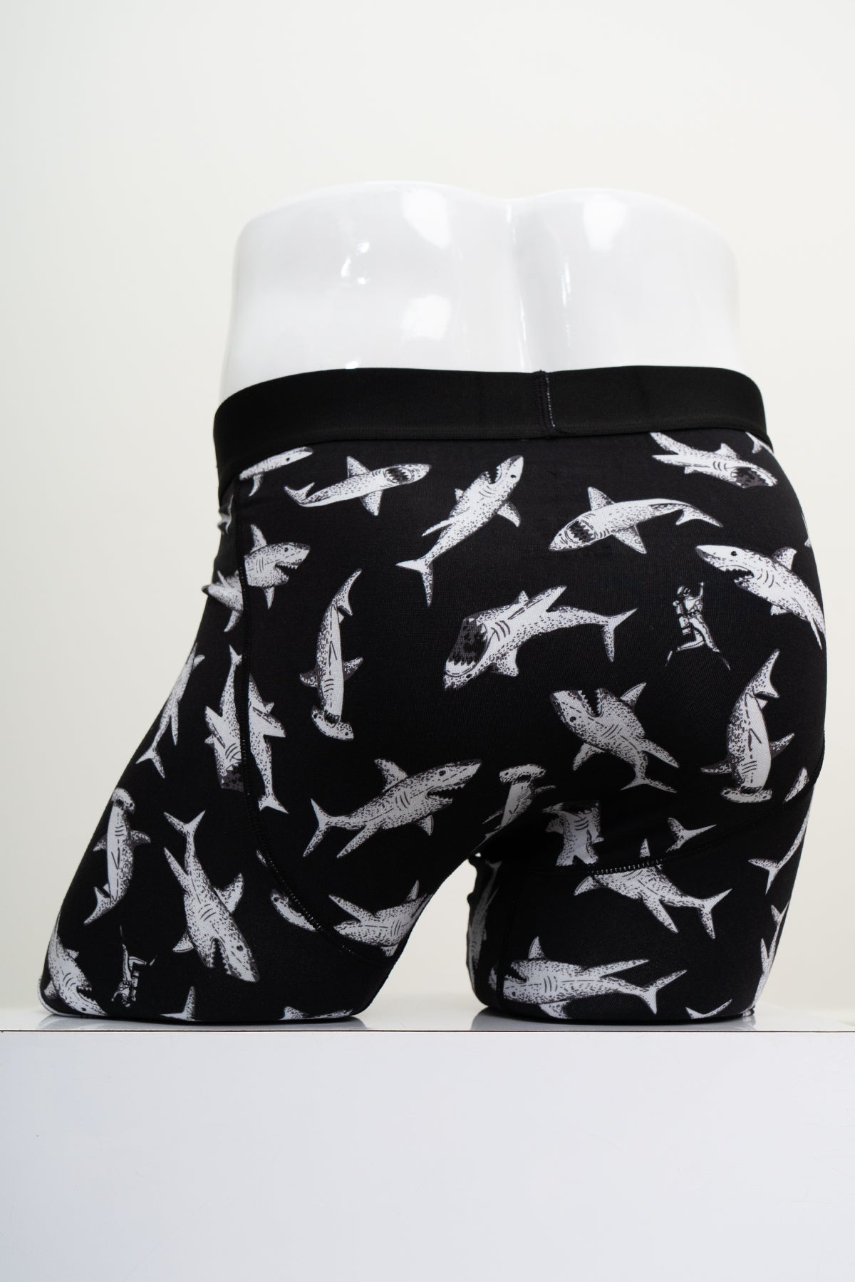 Middle Man, Black Shark, Bamboo