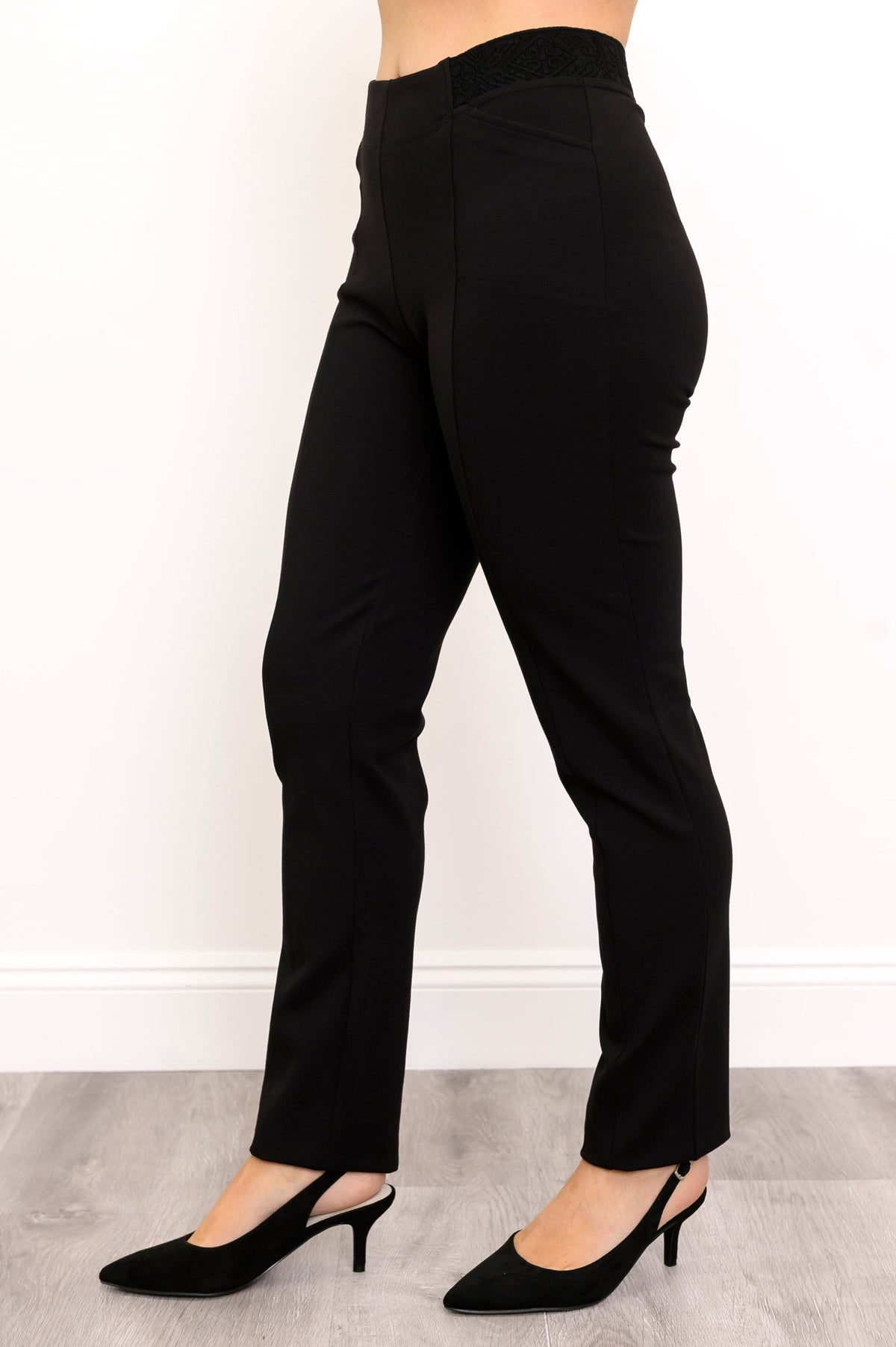 Nadia Pant, Black, Modal