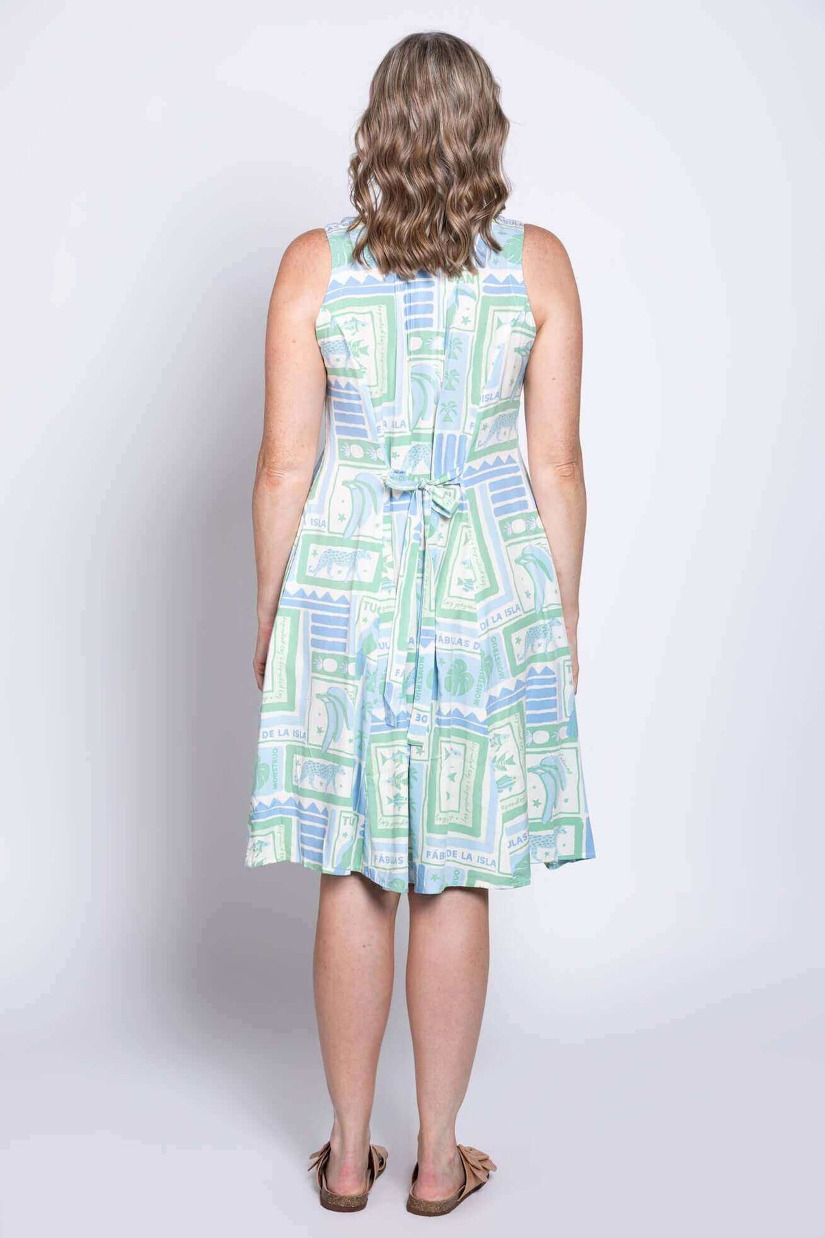 Back view showing the adjustable tie-back waist of the patterned Arden dress