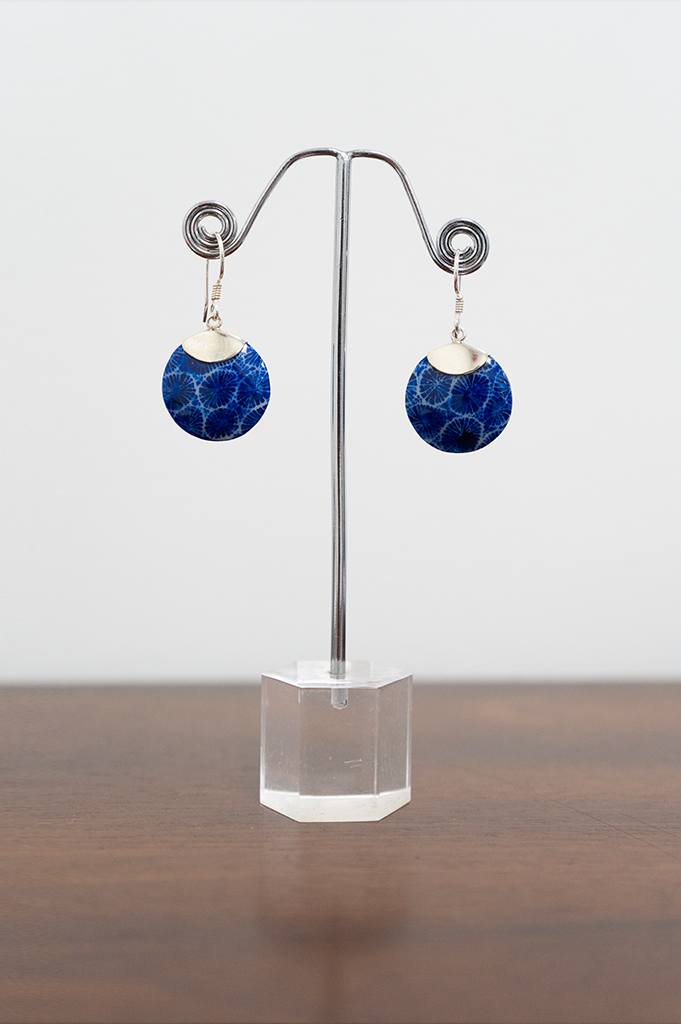 Boucles d'oreilles petites coquillages bleus et blancs