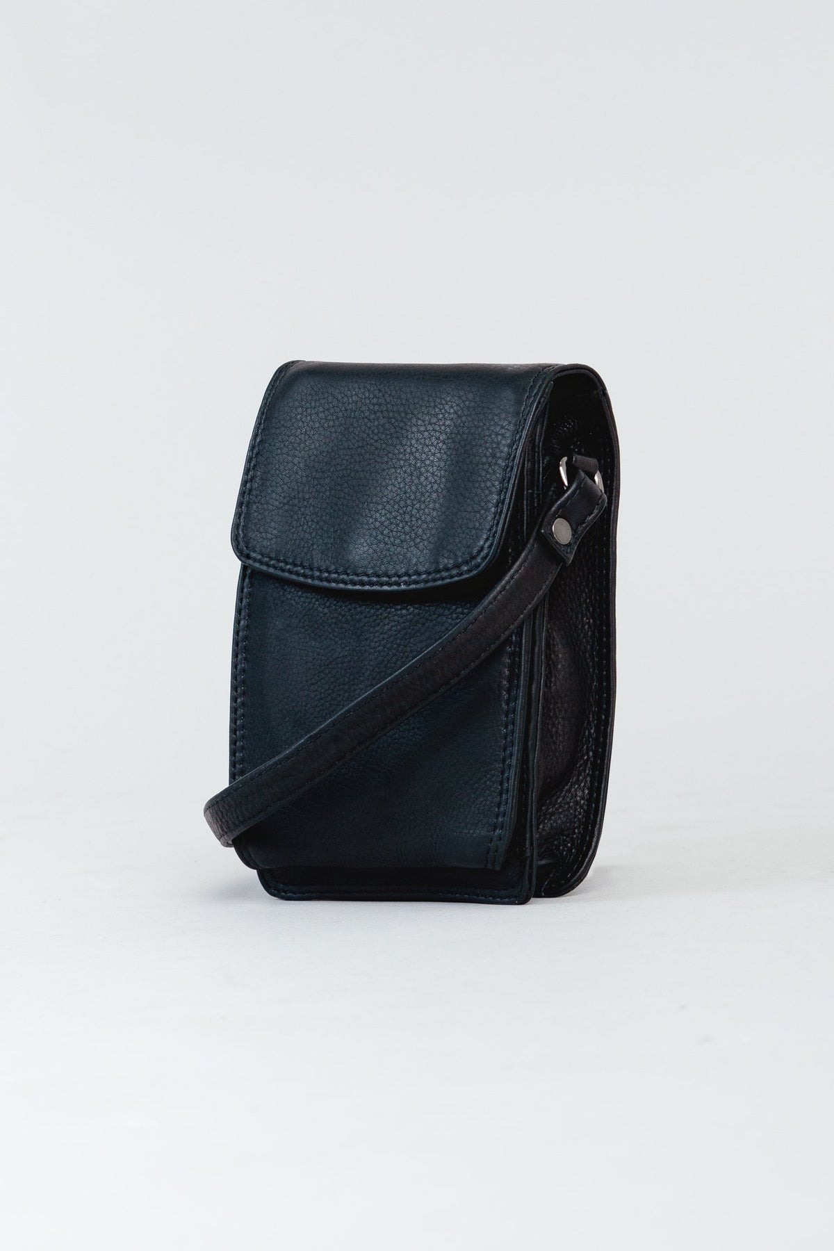 Adrian Klis 1718 Organizeur noir, cuir de buffle
