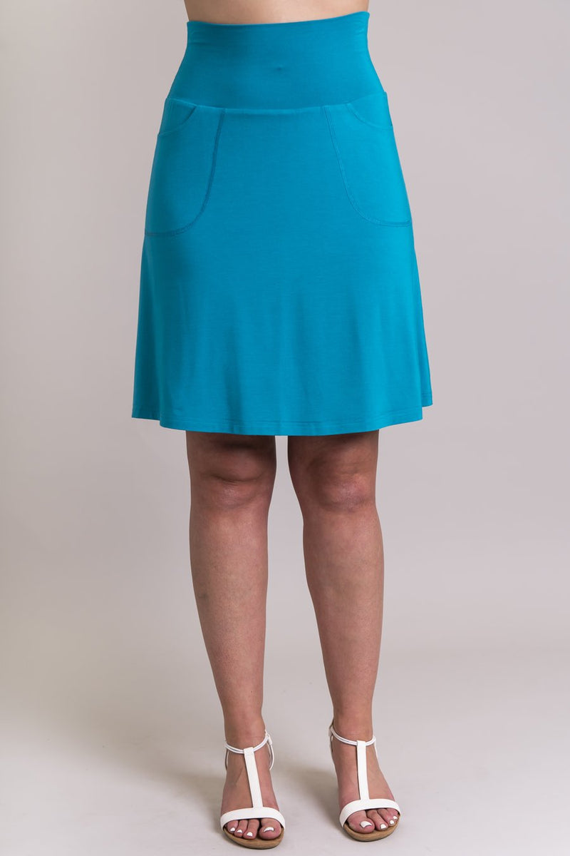 Women's light blue knee-length skort skirt shorts with pockets, made with natural bamboo fibers.