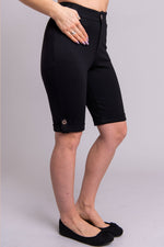 Women's black knee-length stretchy shorts with pockets and buttons, made with natural bamboo fibers.